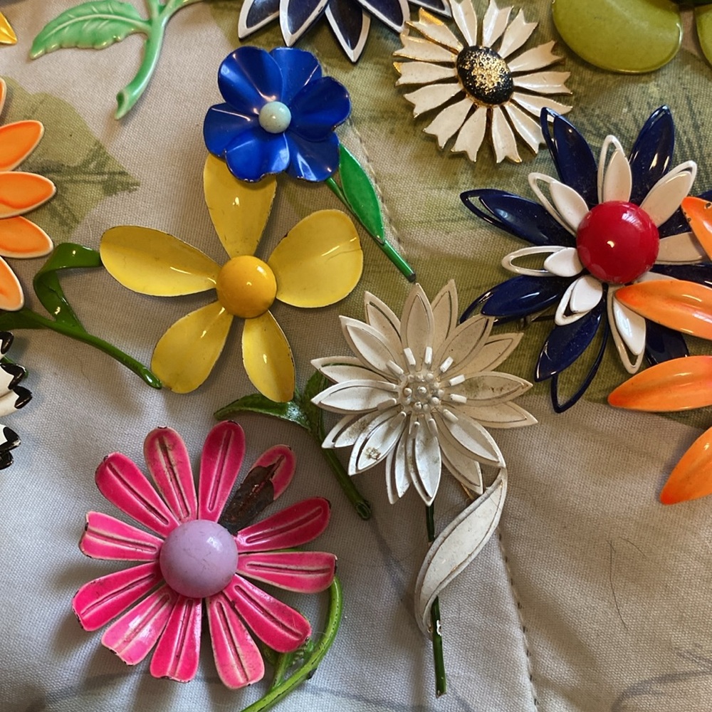 Floral Enamel Brooch Set - Multicolor - Picture 7 of 10
